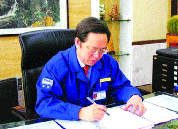 西瑪集團(tuán)董事長楊允成被評選為“感動西安——2005年度推動西安經(jīng)濟(jì)發(fā)展的十大新聞人物”之一。